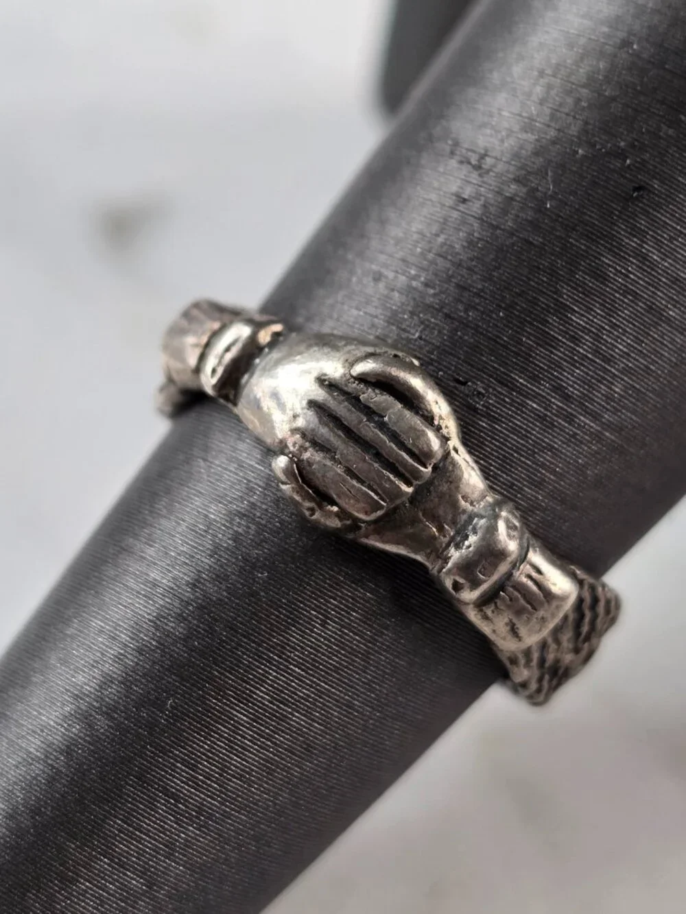 Womens Vintage Sterling Silver Holding Hands Friendship Ring 2.6g #E4130